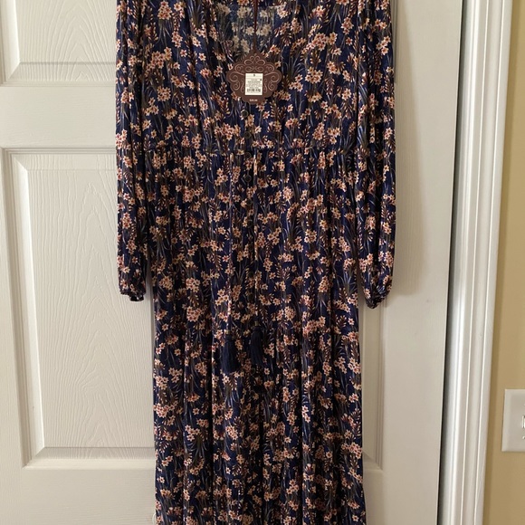 🎉SOLD LOCALLY🎉 Knox Rose navy floral midi - new with tag - Picture 2 of 5